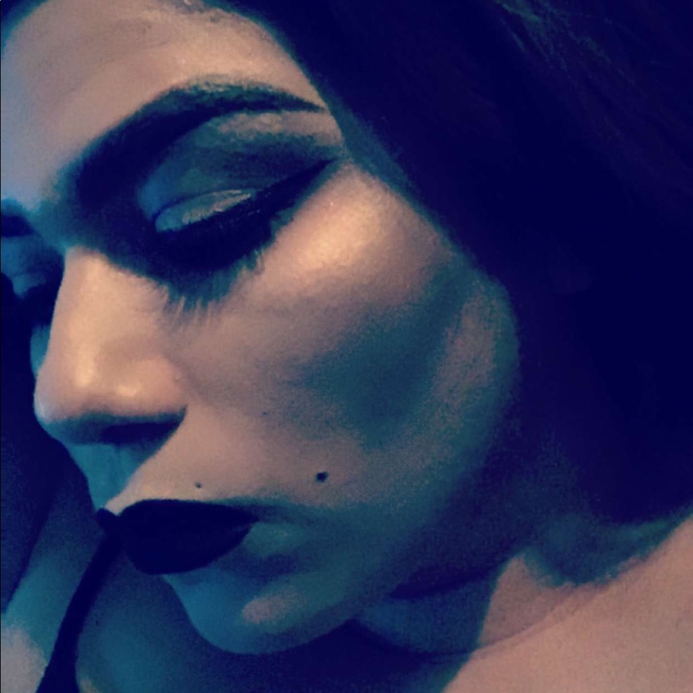 Meet your Posher, Alexxandria